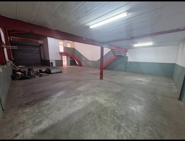 262M² WAREHOUSE TO LET IN JET PARK